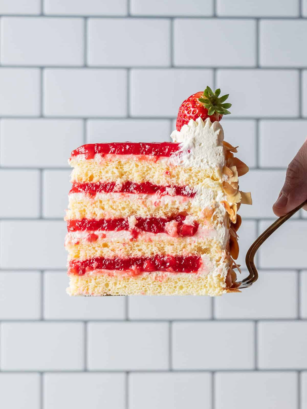 https://thescranline.com/wp-content/uploads/2023/06/STRAWBERRY-CAKE-WEB-06.jpg