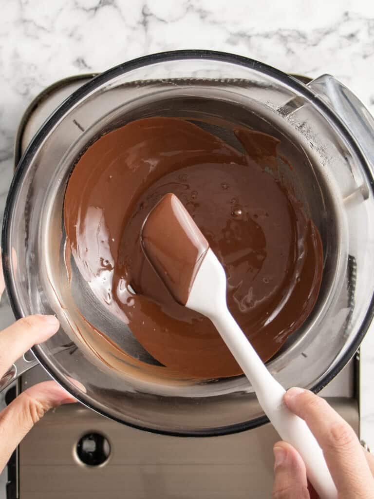 Melting the chocolate and oil together over a double boiler