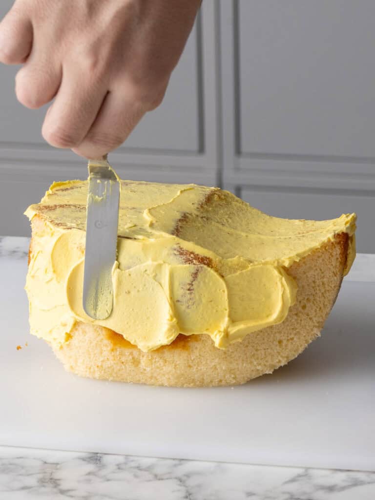 Adding a thin layer of frosting on the outside of the ducks body