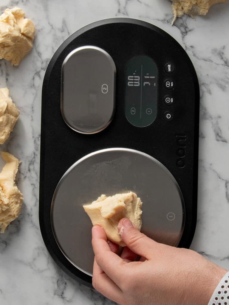 Measuring out portions of dough using kitchen scales
